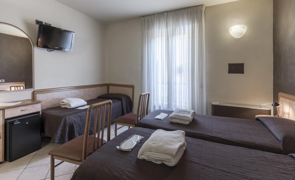 Triple Room,448133070:JPEG